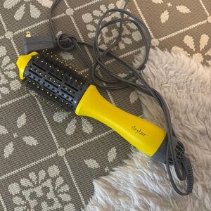 Drybar brush